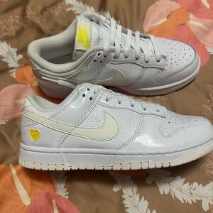 New Nike Dunk Low Womens Size 7. White and Cream Sneakers with Heart Detail